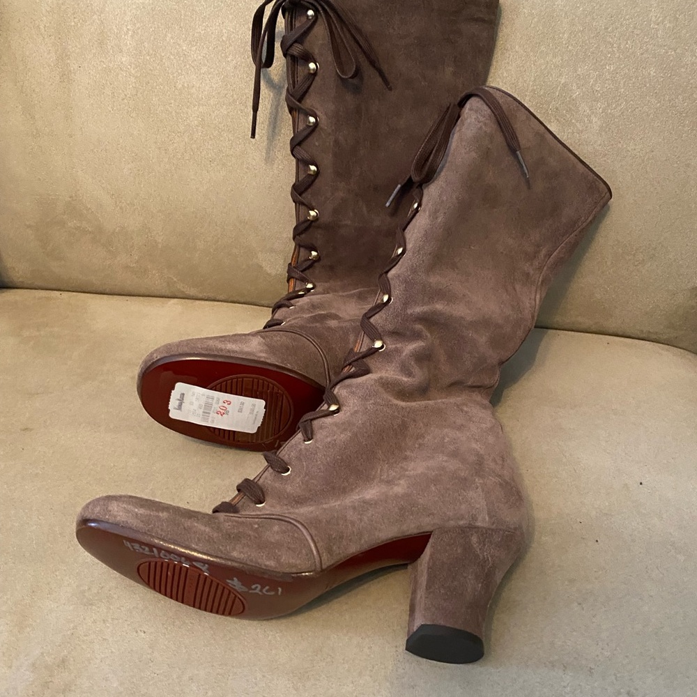 CHIE vintage suede boots. - Picture 2 of 11